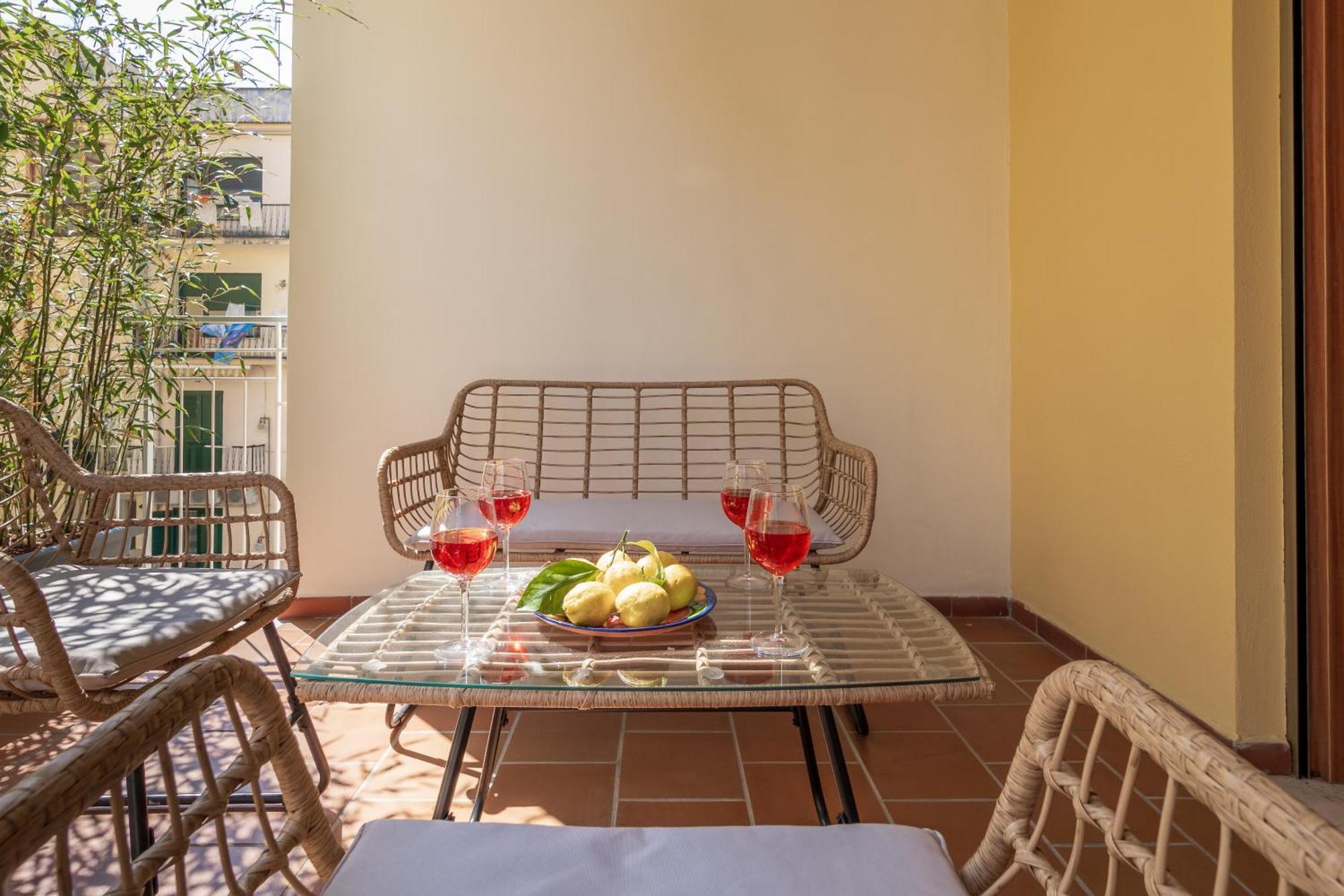 Surya House - Elegant Apartment In Соренто Екстериор снимка